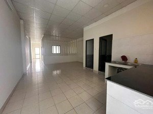 bán căn hộ 100m2 mặt tiền võ văn kiệt, quận 5