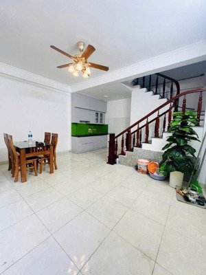 đàm quang trung. 5 tầng . 10 triêu lh zalo) cho thuê nhà nguyên căn .mới .