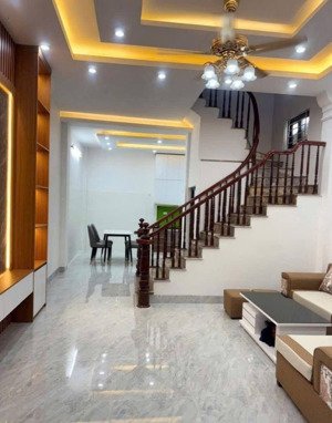 hơn 7 tỷ có nhà ngõ nông thoáng, chủ thiện trí- 42m- trương định gần sông sét