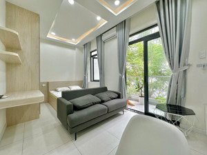 căn hộ tách bếp cửa kính view thoáng bancol sân vườn gần đảo kim cương