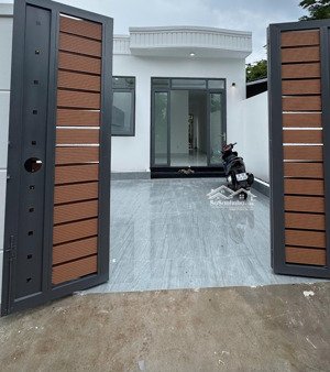 đi định cư bán nhà 2pn xã hưng lộc mới xây , cách ql 1a 750m đầy đủ tiện ích. giá 1,7ty còn tl