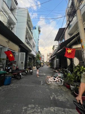 đường 5m thông - dt: 4,5x10 - nhà đúc 2 tầng - cạnh nguyễn sơn - chỉ 4, x tỷ