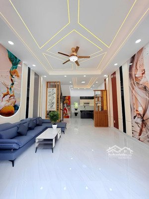 đường xe hơi 5m thông - dt: 5,2x10m - nhà đúc 4 tầng, cạnh aeon hương lộ 3 - chỉ 5, x tỷ