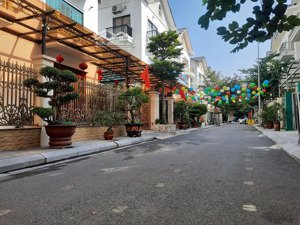 em bán biệt thự eurowindow đông trù giá rẻ chỉ bằng 1 nửa vin cổ loa mặt tiền 12m căn đẹp hướng mát