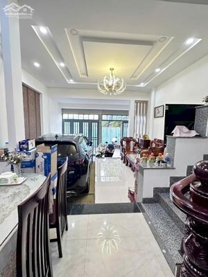 HOT HOT! Nhà 2 lầu ST hẻm xe hơi 1135 Huỳnh Tấn Phát, Quận 7