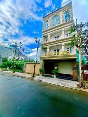 khách sạn giá: 28,5ty, dt: 7*19m, 5 tầng, 24 phòng, đường 2c, phạm hữu lầu, q7