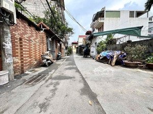 nhà sân vườn , diện tích rộng 160m2 , 3 tầng tại phường phú thượng , chờ anh chị hữu duyên