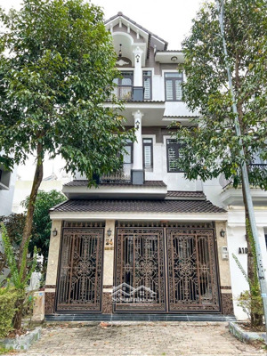 nhà trệt 2 lầu ( hẻm hông 4m )- kdc nam long ( cạch hồ cảnh quan )