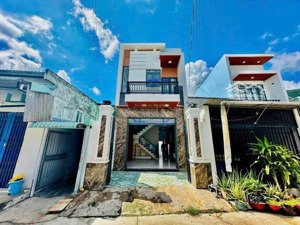 lh: . nhà 1 lầu 4pn gần kdc phong phú 4, 1 sẹc đường tân liêm, bình chánh, 64m2