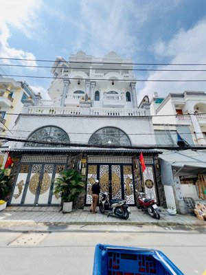 lên sóng siêu bề ngang 5,5m đường 8m thông kinh doanh đa nghề tại quốc hương. giá 7 tỷ 280/88m2