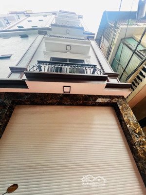 trần cung- cầu giấy - lô góc 3 thoáng - 7 tầng thang máy - mặt tiền quyền lực - ngõ thông - ô tô đỗ