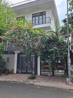 Bán biệt thự đường D17 Phước Long B Quận 9 giá 23,5 tỷ