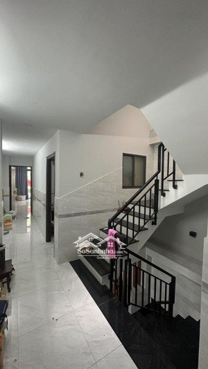 bán chdv, 5 tầng, dòng tiền 555 tr, sổ riêng, có sẵn hợp đồng thuê vào khai thác ngay, chỉ hơn 9 tỷ