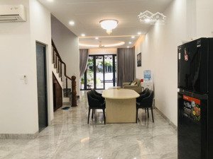 cho thuê căn nhà full nội thất đối diện xéo hồ bơi gói 8 the capella nha trang. giá 25 triệu/ tháng