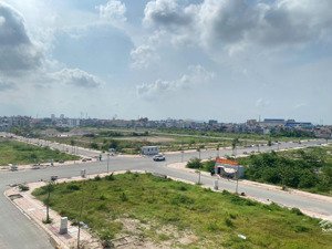 bán nhà xây mới 4 tầng thang máy tại tái định cư 226 lê lai.