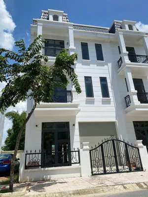 cho thuê nhà 3 tầng mới 100%. gần ngã 4 miếu ông cù. rất an ninh sạch đẹp