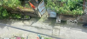 nhà cấp 4 ngang 8m dài 16m đường trước nhà 2,5m. nằm ngoài quy hoạch ga bình triệu