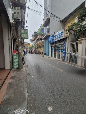 mặt phố quan nhân kinh doanh sầm uất hai thoáng thang máy