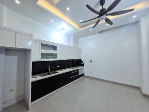 kiến hưng hà đông -dt50m/5t -phân lô vỉa hè - kinh doanh -gt thuận tiện -vị trí đẹp,ô chờ thang máy