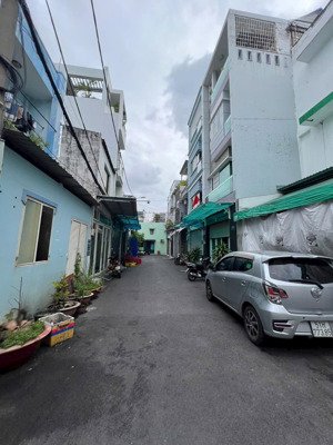 hẻm nhựa ô tô gò dầu tân phú - 2 tầng btct ở ngay dt: 4x12.5 kc: 2 tầng btct có 3pn - 5.85 tỷ