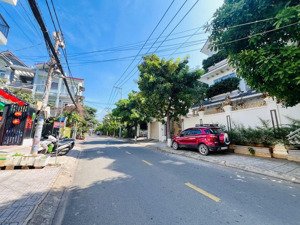 nhà mặt tiền đường, sát phạm văn đồng- linh tây gần công viên - 118m2( ngang 6m) rất đẹp