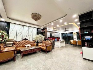 cho thuê nguyên căn vinhomes marina - có thang máy - 5 ngủ khép kín - nội thất châu âu cực đẹp.