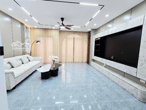 bán nhà thạch bàn vf9 vào nhà -ngõ nông - khung cột bê tông cốt thép - nội thất nhập khẩu nhật bổn