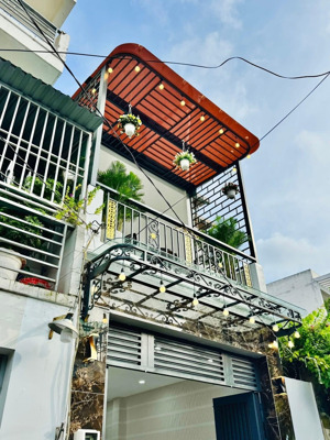 chính chủ bán nhà đường 5m hoàng hoa thám-p13-tân bình. giá 3tỷ/68m2 thuê 19tr. gần chợ