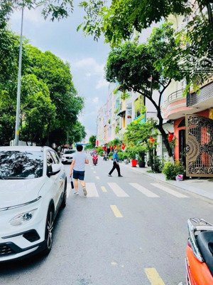 nhà đẹp quận 4 - dt 62m - 3 phòng khánh hội - sổ hồng hoàn công