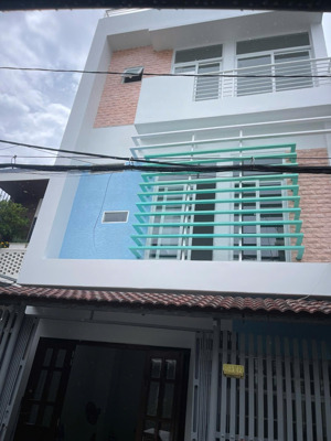 cho thuê nhà nguyên căn hẻm 923 lê văn lương phước kiển, 1 trệt 2 lầu sân thượng, giá 10,5tr/tháng