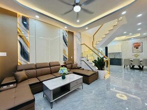 săn ngay nhà vườn chuối, quận 3, dt 45m2, giá 2tỷ950, chủ ngộp bán gấp, nhà đang trống, sổ riêng