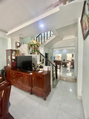 gấp bán nhà 3 tầng mới tinh - hẻm xe hơi 6m - sát chợ đông bắc - 2 phút qua gò vấp