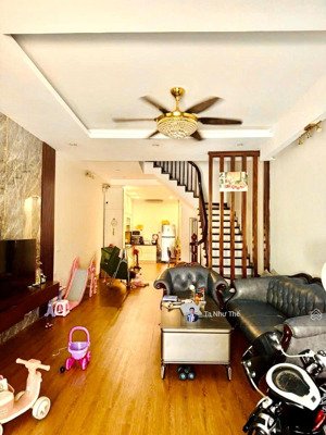 (đạo diễn vtv bán nhà đầu tư phim) 15.8tỷ nguyên hồng 40m2,5t, oto,vỉa hè, phân lô, mt 3.8,bán gấp