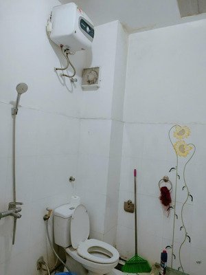 cho thuê phòng khép kín đối diện đại học thương mại 36m2, sạch sẽ nhiều cửa sổ thoáng mát