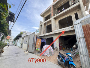 1 căn duy nhất 3 tầng có 2 mặt tiền đường oto hẻm 5m củ chi. cách biển 3 phút đi bộ. giá 6tỷ90