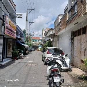 5 tỷ 950 thương lượng ,nhà mới 3 tầng, đường 6 mét né thông, dt: ngan 4 mét - dài 12 .