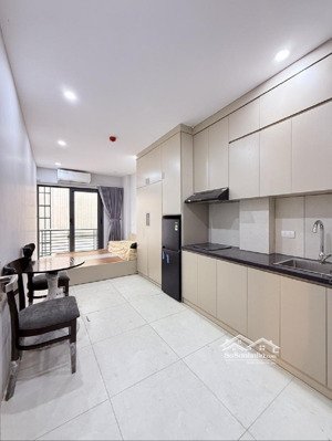 toà chdv giải phóng, 85m2*7t, mt 5m, 18 pkk, 3 mặt thoáng, sát phố, đủ pccc, dòng tiền 7%/năm