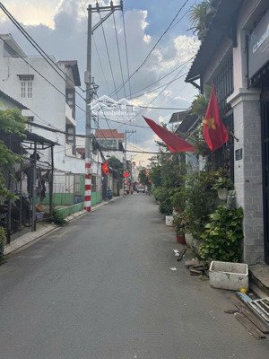 chính chủ bán nhà hẻm xe hơi đường số 160 với dt 61.6m2, mặt tiền 4.5m