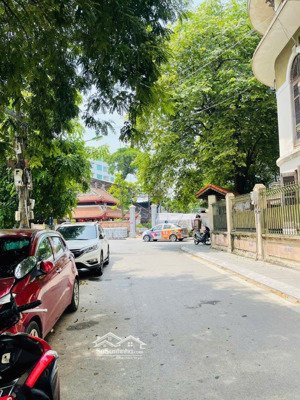 bán nhà lo góc mặt phố view hồ tây dt 45m,5.5 tầng, mt 4.6 m giá chào cực tốt .