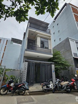 bán nhà 3 tầng đường 5m5. nguyễn thiện kế gần võ văn kiệt,biển mỹ khê
dt:85 m2 .....
giá:..