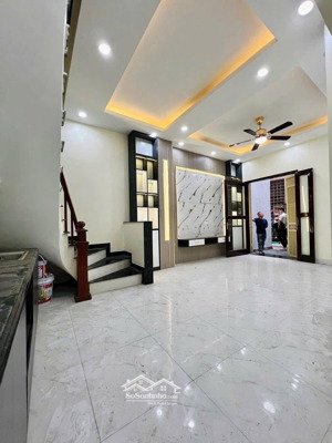 bán gấp 5.95 tỷ dt 27/34m 4 tầng mt 4m quan thổ 3, đống đa. lh: trung tâm đống đa