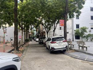 bán gấp nhà phân lô khu cán bộ phùng khoang lô góc 65m2, 5 tầng ở kinh doanh vỉa hè ô tô tránh