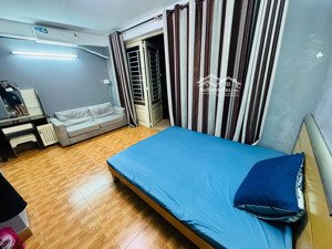 cho thuê phòng ban công kdc trung sơn gần tôn đức thắng, rmit, lottemart q7. full nội thất. 4,7tr.