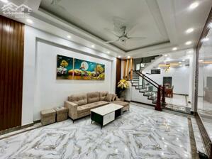 Cho thuê nhà nguyên căn Văn Cao, DT: 60m2, 4 phòng ngủ.