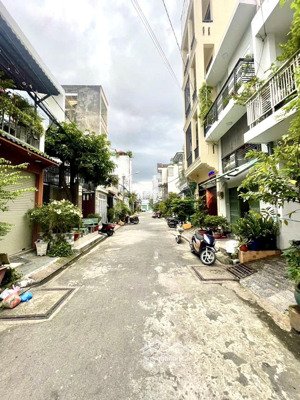 đường nhựa 8m tân hương, phạm quý thích, ngay chợ tân hương, 2 tầng đúc, dt: 4.1 x13 giá 6.3 tỷ