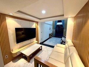 chủ ngộp bank bán nhà mặt tiền cô giang, p2, pn - 3m x 9.5m cn 28m2 - 5 tầng nhà mới - 8.7 tỷ tl