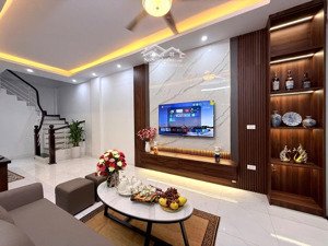 nhà mới phố khương đình 35m2 , 5 tầng , mặt tiền 3.3m , 7.98 tỷ