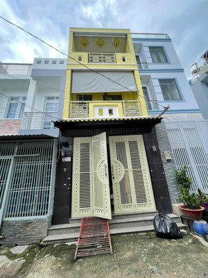 bán gấp nhà 3 tầng mới ( 3pn,3wc ,sân thượng)-4x11-hẻm xe tải 6m-ngay khu nam hùng vương-nhỉnh 4 tỷ