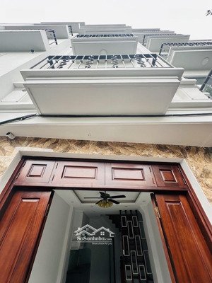 siêu hot nhà đẹp di ái ô tô đỗ cổng sân chung trên sổ 18m tiềm năng tăng giá khủng