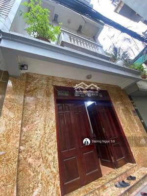 (chính chủ)bán nhà riêng tại cầu giấy,13,6 tỷ, 55m2, giá siêu hời,nhà đẹp,5 tầng, 2 thoáng.ô tô 60m